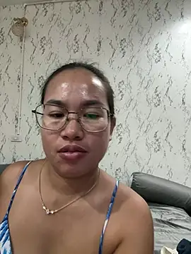 Snapshot of Ponthip chatting on May 1, 4:44 pm Ponthip online show from May 1, 4:44 pm