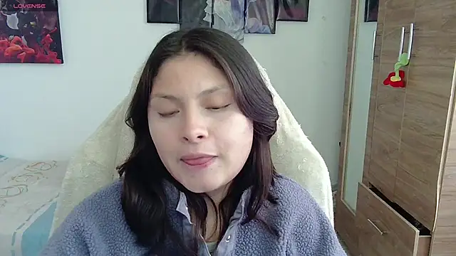 Snapshot of yessica_gomez01 chatting on June 1, 10:00 pm yessica gomez01 online show from June 1, 10:00 pm