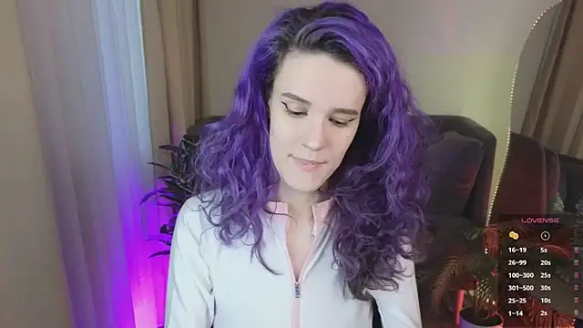 Snapshot of AuraLaunni chatting on May 6, 6:41 am AuraLaunni online show from May 6, 6:41 am