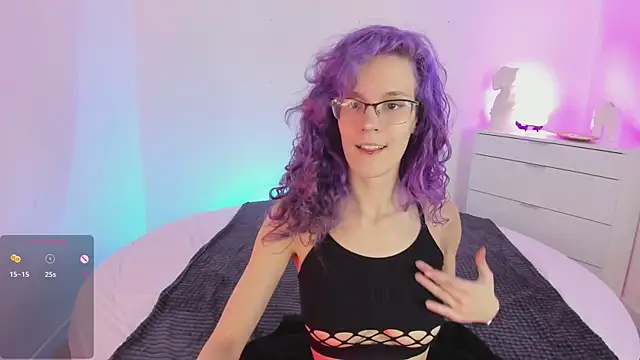 Snapshot of AuraLaunni chatting on June 2, 6:48 am AuraLaunni online show from June 2, 6:48 am
