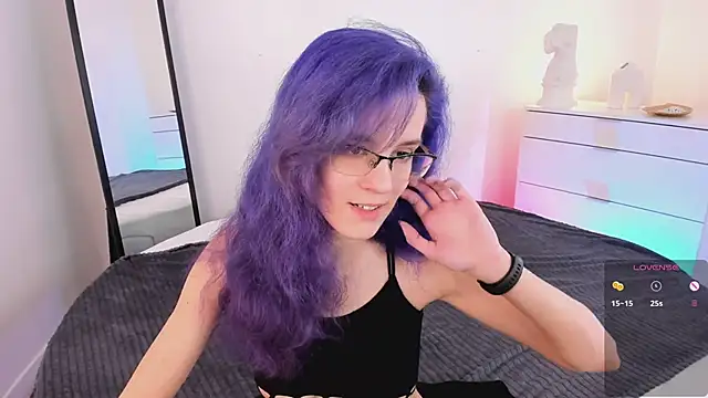 Snapshot of AuraLaunni chatting on June 20, 6:49 am AuraLaunni online show from June 20, 6:49 am