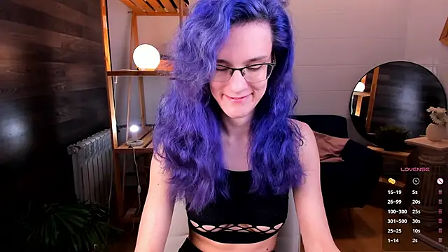 Snapshot of AuraLaunni chatting on June 21, 6:49 am AuraLaunni online show from June 21, 6:49 am