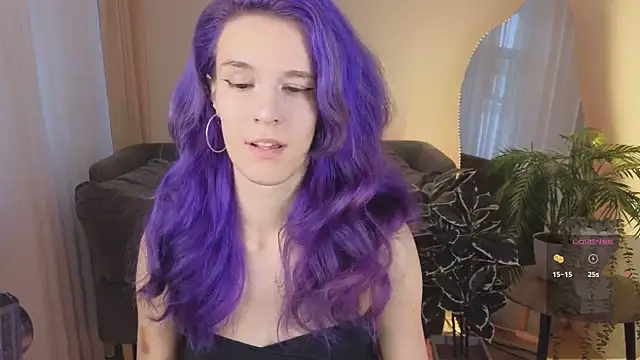 Snapshot of AuraLaunni chatting on July 24, 7:17 am AuraLaunni online show from July 24, 7:17 am
