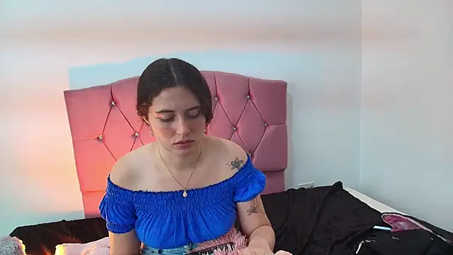 Snapshot of Cherry_Boomxx chatting on February 19, 8:49 pm Cherry Boomxx online show from February 19, 8:49 pm