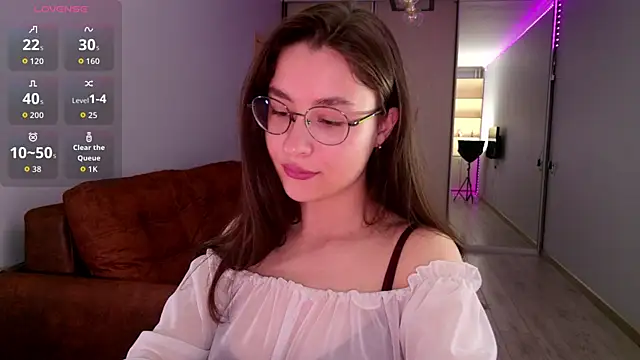 Snapshot of classy____ chatting on April 24, 5:59 pm classy online show from April 24, 5:59 pm