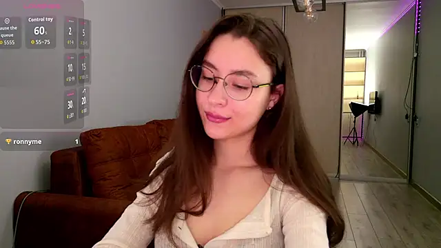 Snapshot of classy____ chatting on April 28, 4:17 am classy online show from April 28, 4:17 am