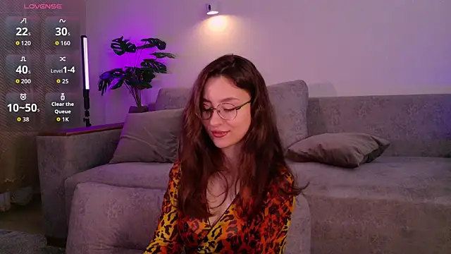 Snapshot of classy____ chatting on May 28, 3:20 pm classy online show from May 28, 3:20 pm