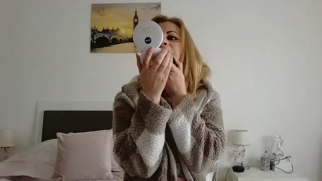 Clara1986 online show from March 29, 9:42 am