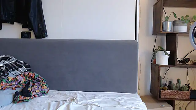 therealsun8 online show from April 12, 5:56 am