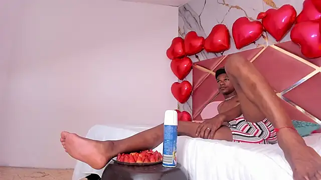 Snapshot of passion_black chatting on February 13, 9:00 pm passion black online show from February 13, 9:00 pm