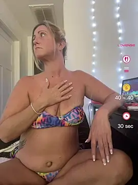Snapshot of FoxyMillie chatting on June 17, 3:46 pm FoxyMillie online show from June 17, 3:46 pm