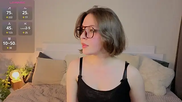 Snapshot of Next2Marie chatting on April 24, 5:54 am Next2Marie online show from April 24, 5:54 am