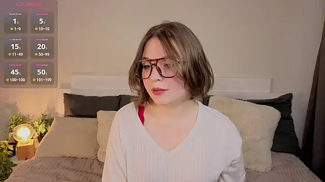 Snapshot of Next2Marie chatting on April 25, 5:21 am Next2Marie online show from April 25, 5:21 am