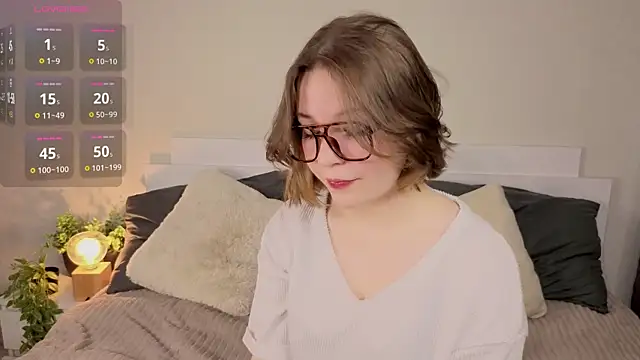 Snapshot of Next2Marie chatting on April 30, 4:52 am Next2Marie online show from April 30, 4:52 am
