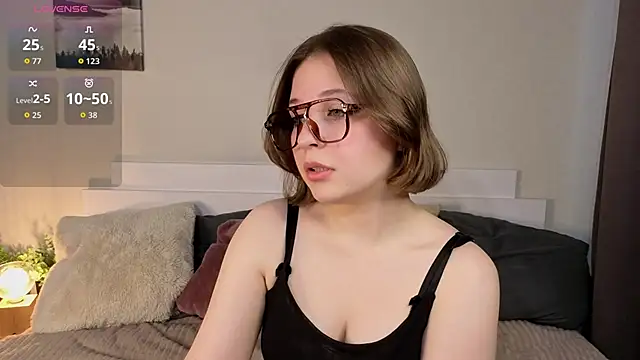 Snapshot of Next2Marie chatting on May 4, 5:14 am Next2Marie online show from May 4, 5:14 am