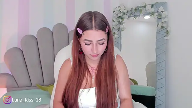 Snapshot of Luna_kiss_18 chatting on January 17, 4:50 am Luna kiss 18 online show from January 17, 4:50 am