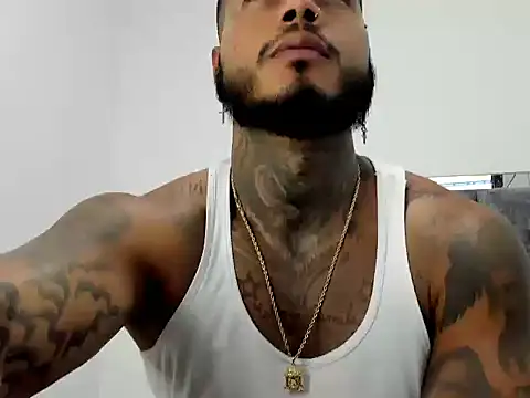 Snapshot of alexis_27121 chatting on March 4, 5:02 am alexis 27121 online show from March 4, 5:02 am