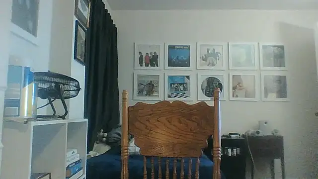 Snapshot of 2flimsy chatting on July 7, 7:23 am 2flimsy online show from July 7, 7:23 am