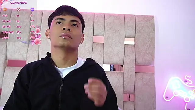 Snapshot of LiamJaxon chatting on March 3, 3:12 am LiamJaxon online show from March 3, 3:12 am