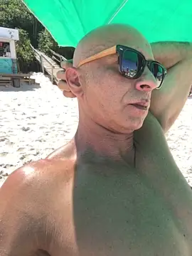 Snapshot of dogfrota chatting on February 12, 5:41 pm dogfrota online show from February 12, 5:41 pm