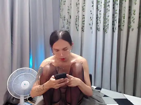 Snapshot of LOVELYMAYUMIE chatting on December 14, 6:09 pm LOVELYMAYUMIE online show from December 14, 6:09 pm