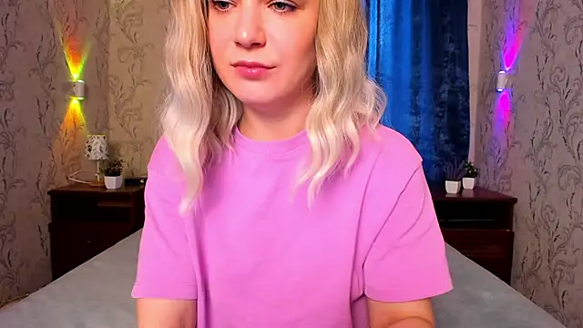 JessicaBeverly  online show from June 17, 1:45 pm