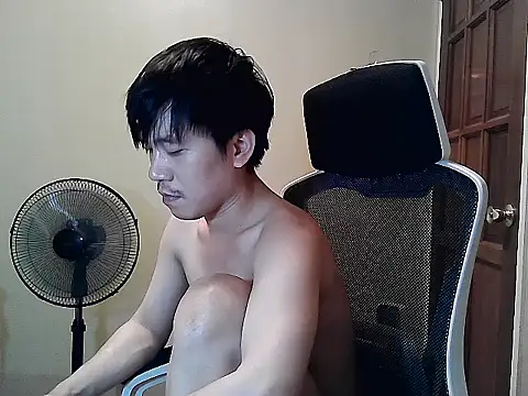 Snapshot of asian_guy67 chatting on July 30, 3:11 pm asian guy67 online show from July 30, 3:11 pm