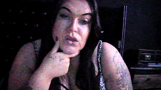 Snapshot of Miss_CurvesXXX chatting on January 15, 11:30 pm Miss CurvesXXX online show from January 15, 11:30 pm