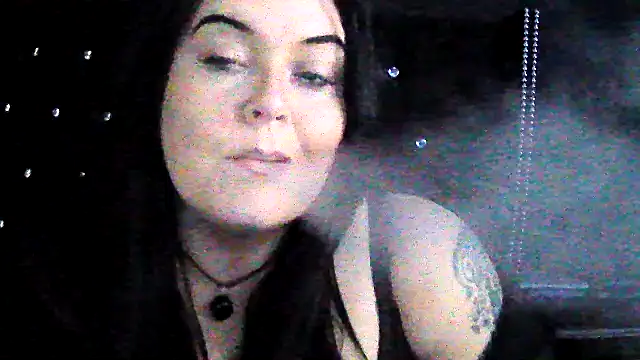 Snapshot of Miss_CurvesXXX chatting on January 17, 12:15 am Miss CurvesXXX online show from January 17, 12:15 am