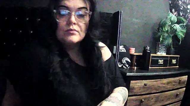 Snapshot of Miss_CurvesXXX chatting on February 2, 6:01 am Miss CurvesXXX online show from February 2, 6:01 am
