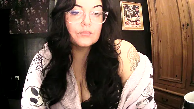 Snapshot of Miss_CurvesXXX chatting on February 5, 6:18 am Miss CurvesXXX online show from February 5, 6:18 am