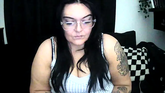 Snapshot of Miss_CurvesXXX chatting on February 15, 5:09 pm Miss CurvesXXX online show from February 15, 5:09 pm