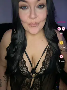 Snapshot of Miss_CurvesXXX chatting on April 29, 9:21 pm Miss CurvesXXX online show from April 29, 9:21 pm
