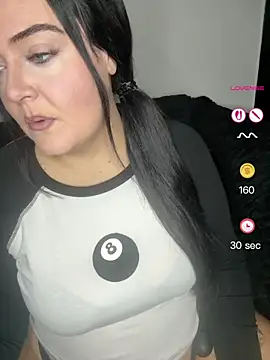 Snapshot of Miss_CurvesXXX chatting on May 10, 3:06 pm Miss CurvesXXX online show from May 10, 3:06 pm