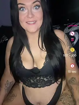 Snapshot of Miss_CurvesXXX chatting on June 22, 10:07 pm Miss CurvesXXX online show from June 22, 10:07 pm