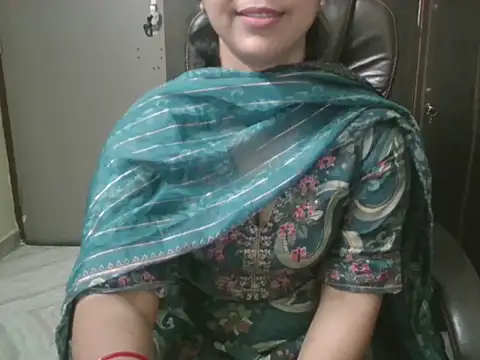 Snapshot of Adaa7 chatting on May 5, 4:15 pm Adaa7 online show from May 5, 4:15 pm