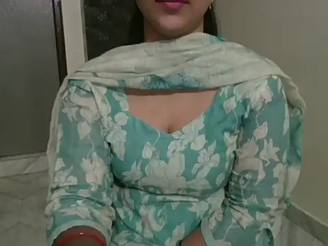 Snapshot of Adaa7 chatting on June 13, 9:07 am Adaa7 online show from June 13, 9:07 am