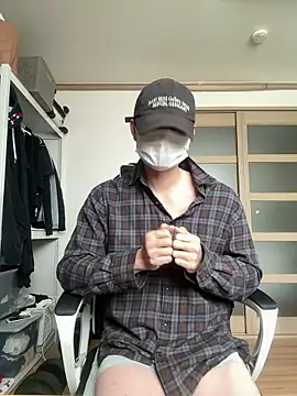 Snapshot of Alexkimsumin chatting on April 19, 3:50 am Alexkimsumin online show from April 19, 3:50 am