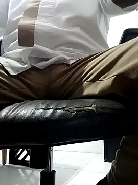 Snapshot of Antony-5045 chatting on April 12, 11:32 pm Antony-5045 online show from April 12, 11:32 pm