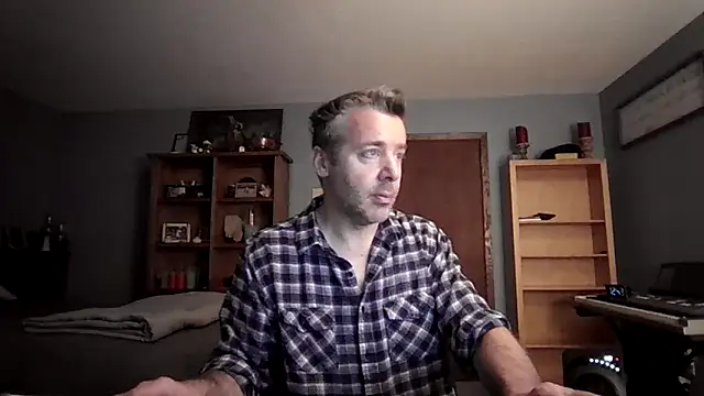 chrisw8140 online show from March 16, 5:44 am