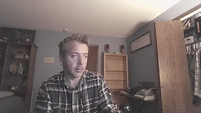 chrisw8140 online show from March 19, 3:43 am