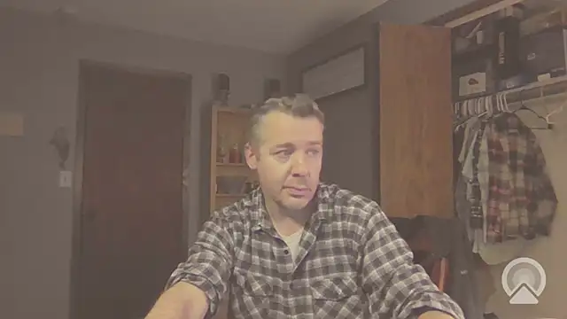 chrisw8140 online show from April 8, 3:28 am