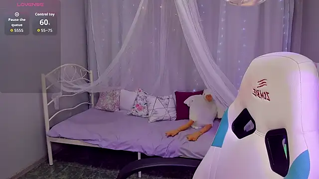 KiraDuvall online show from April 19, 5:12 pm