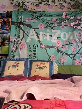 Snapshot of lifeoftt_19xx chatting on February 13, 5:09 pm lifeoftt 19xx online show from February 13, 5:09 pm