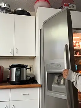 Snapshot of lifeoftt_19xx chatting on February 24, 7:34 pm lifeoftt 19xx online show from February 24, 7:34 pm