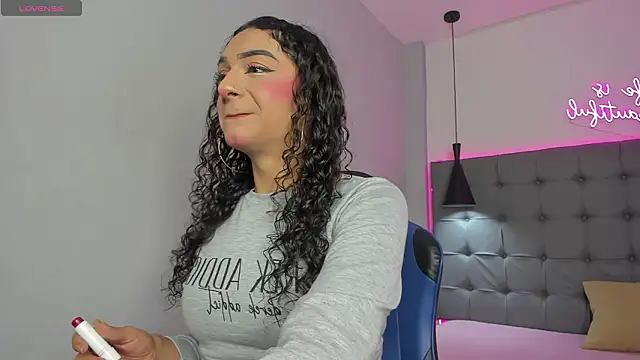 scarletcherry18 online show from March 13, 4:08 am