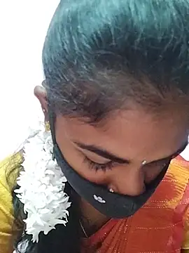 Snapshot of Tamil_Hot_RoyalQueen chatting on April 19, 2:22 am Tamil Hot RoyalQueen online show from April 19, 2:22 am