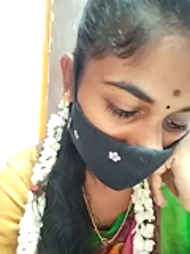 Snapshot of Tamil_Hot_RoyalQueen chatting on April 28, 2:27 am Tamil Hot RoyalQueen online show from April 28, 2:27 am
