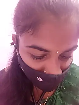 Snapshot of Tamil_Hot_RoyalQueen chatting on May 20, 11:05 am Tamil Hot RoyalQueen online show from May 20, 11:05 am
