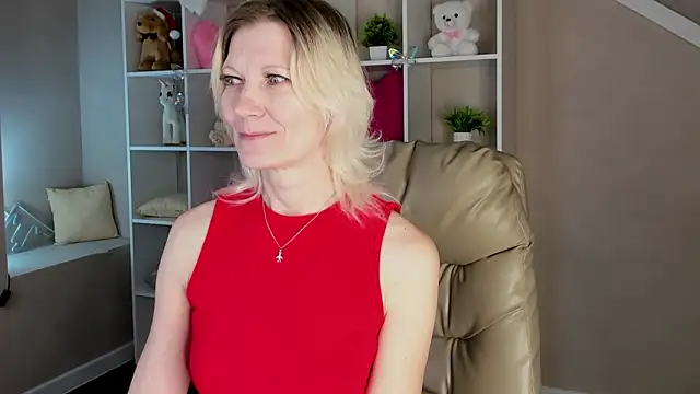 Julie Lucas online show from March 11, 12:38 am